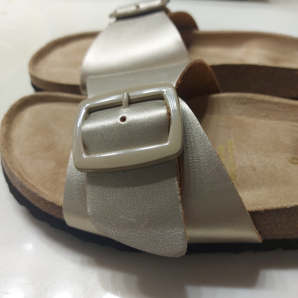 Joe Fresh Gold Big Buckle Slides Sz 6 - Picture 6 of 11